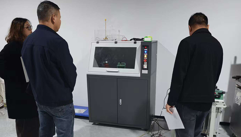 聚焦絕緣材料品質(zhì):客戶到訪武漢雷科電力開展擊穿電壓測(cè)試交流